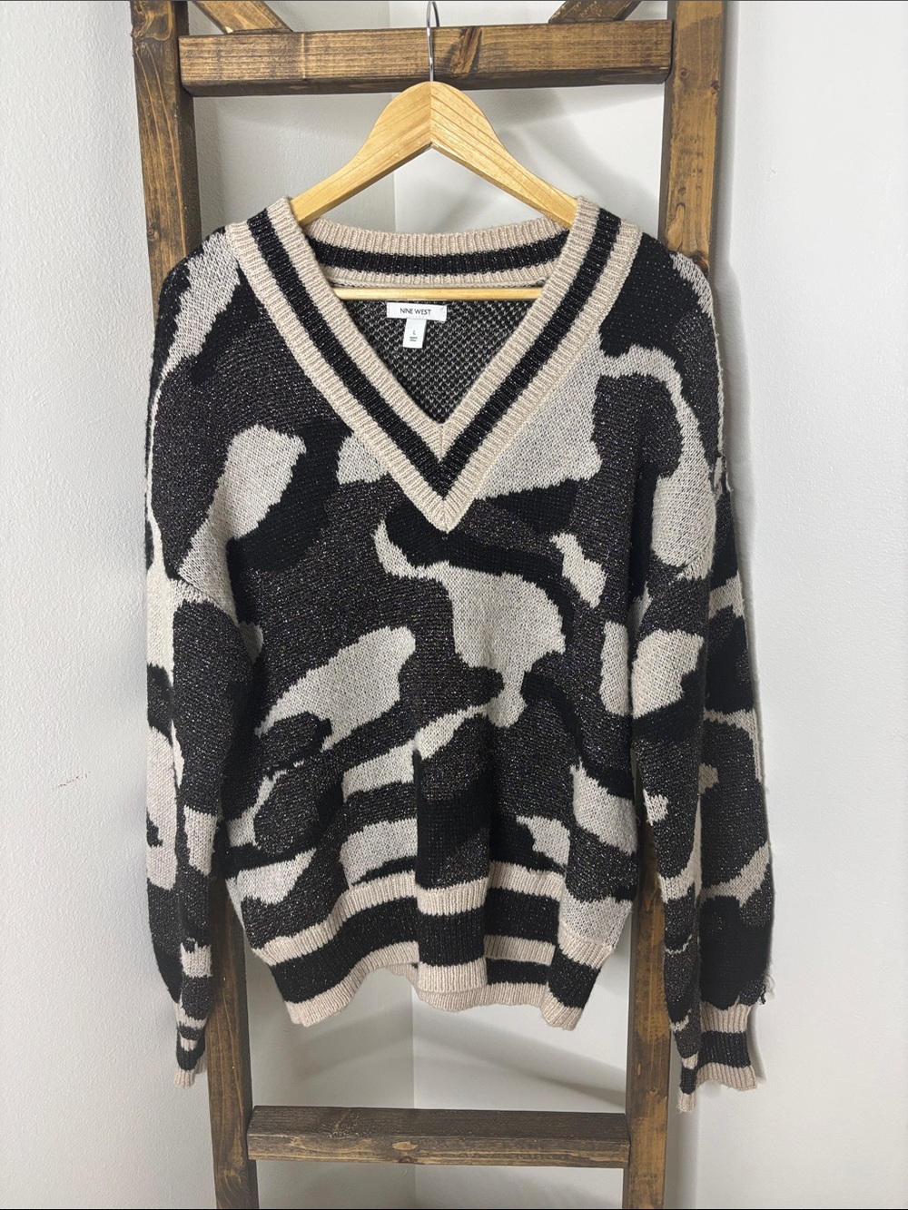 Nine West Black and Cream V-Neck Camouflage Knit Sweater Size L